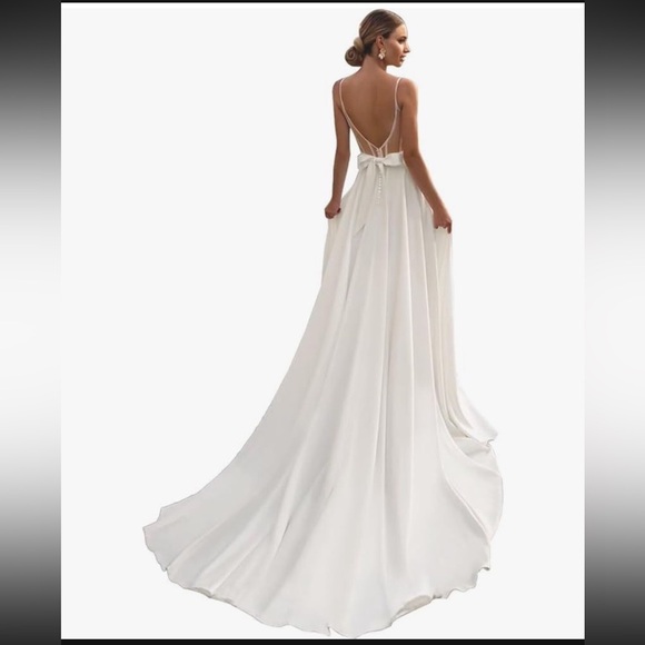 V neck satin wedding dress - Picture 3 of 14